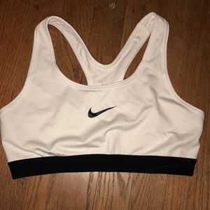 Medium Nike sports bra